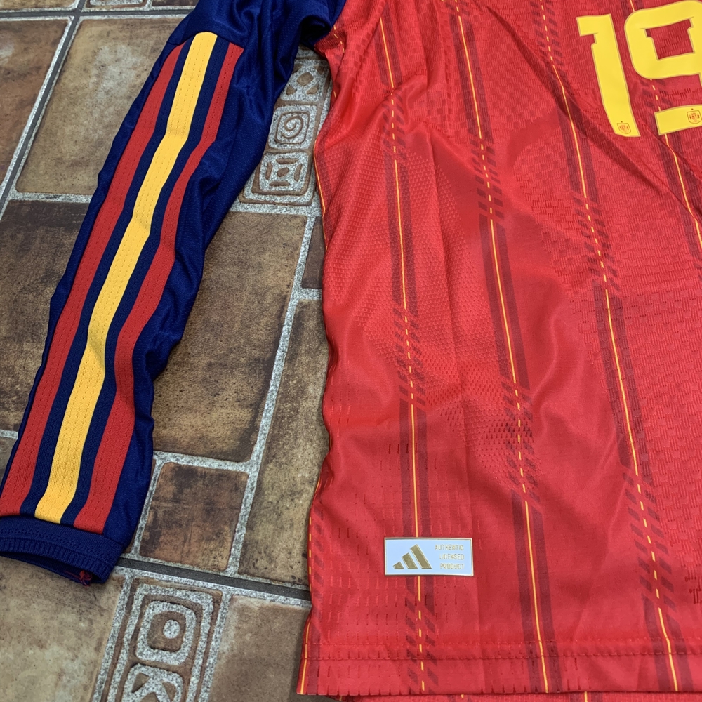 Adidas Spain 2026 Lamine Yamal Long Sleeve World Cup Player Jersey Size M - Picture 4 of 5